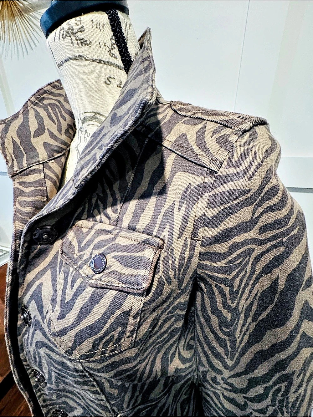 NWT White House Black Market Printed Band Jacket, size 4